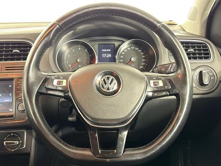 2015-Volkswagen-Polo-GP-12-TSI-Comfortline-66kW_11