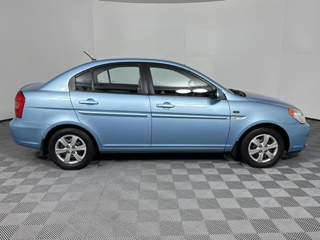 2009-Hyundai-Accent-16-GLS-HS-Auto_16