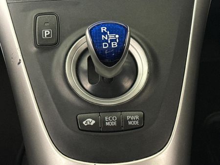 2012-Toyota-Auris-180-XR-HSD_10