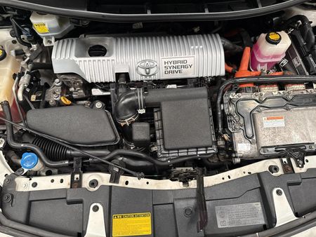 2012-Toyota-Auris-180-XR-HSD_13