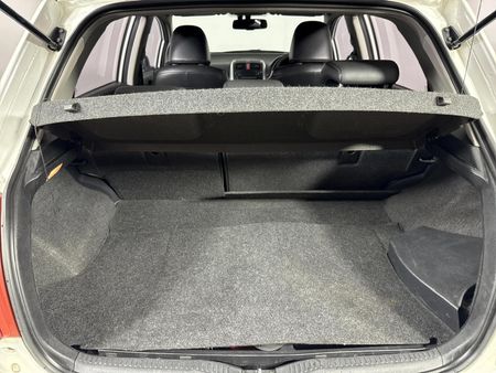 2012-Toyota-Auris-180-XR-HSD_14