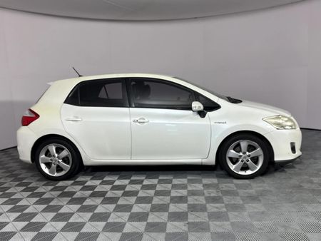 2012-Toyota-Auris-180-XR-HSD_17