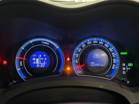 2012-Toyota-Auris-180-XR-HSD_2