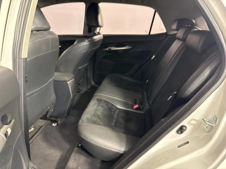 2012-Toyota-Auris-180-XR-HSD_3