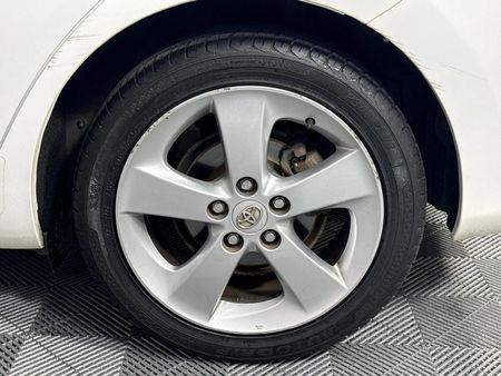 2012-Toyota-Auris-180-XR-HSD_6