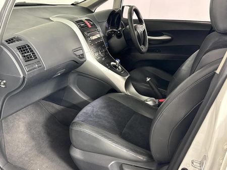 2012-Toyota-Auris-180-XR-HSD_8