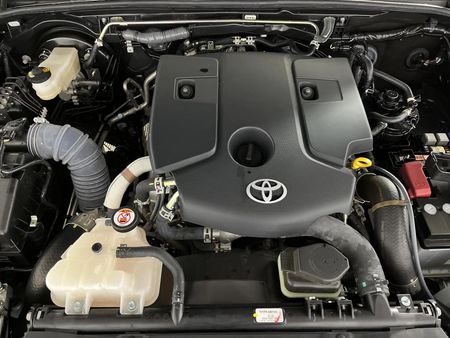 2024-Toyota-Fortuner-24-GD-6-RB-Auto_12