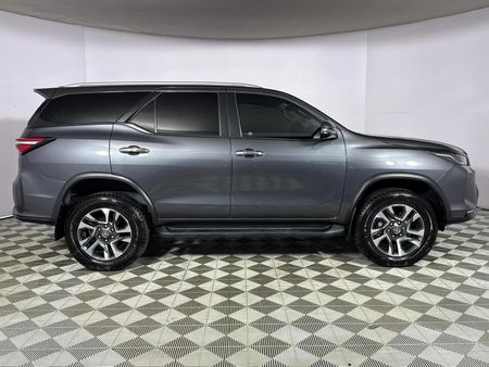 2024-Toyota-Fortuner-24-GD-6-RB-Auto_16