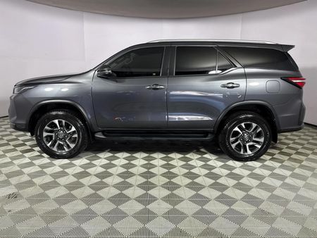 2024-Toyota-Fortuner-24-GD-6-RB-Auto_18