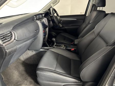 2024-Toyota-Fortuner-24-GD-6-RB-Auto_8