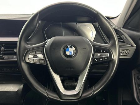 2020-BMW-1-Series-118i-Sport-Line_12