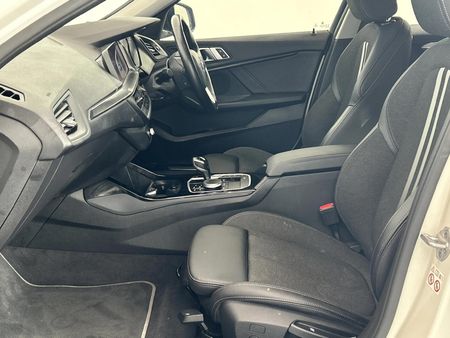 2020-BMW-1-Series-118i-Sport-Line_8