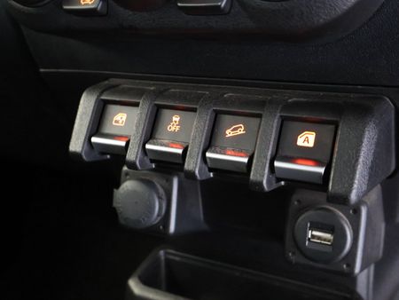 2021-Suzuki-Jimny-15-GLX_16