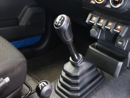2021-Suzuki-Jimny-15-GLX_22