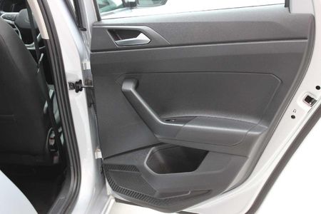 2025-Volkswagen-Polo-10-TSI-Life-Auto-DSG_12