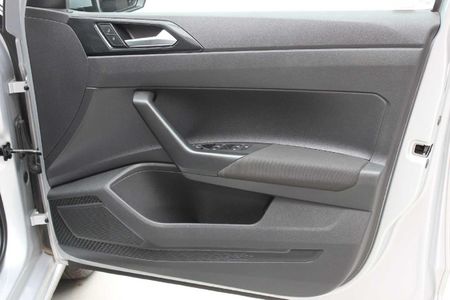 2025-Volkswagen-Polo-10-TSI-Life-Auto-DSG_16