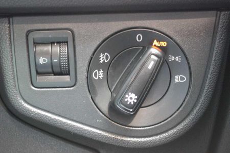 2025-Volkswagen-Polo-10-TSI-Life-Auto-DSG_19