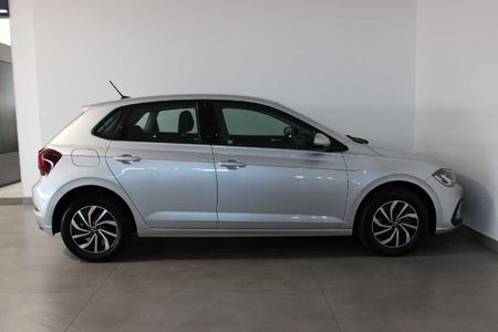 2025-Volkswagen-Polo-10-TSI-Life-Auto-DSG_7