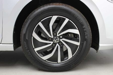 2025-Volkswagen-Polo-10-TSI-Life-Auto-DSG_8