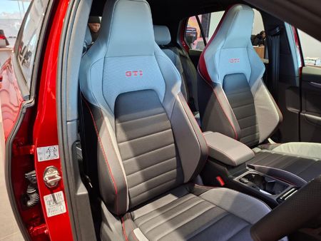 2026-Volkswagen-Golf-8-GTI-20-TSI-DSG_10