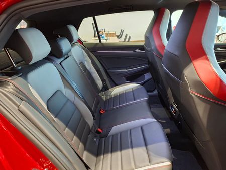 2026-Volkswagen-Golf-8-GTI-20-TSI-DSG_11