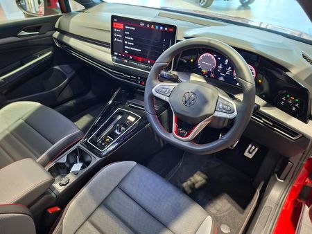 2026-Volkswagen-Golf-8-GTI-20-TSI-DSG_12