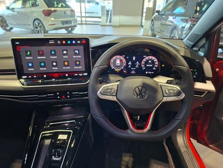 2026-Volkswagen-Golf-8-GTI-20-TSI-DSG_13