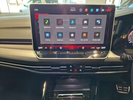 2026-Volkswagen-Golf-8-GTI-20-TSI-DSG_15