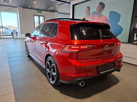 2026-Volkswagen-Golf-8-GTI-20-TSI-DSG_2