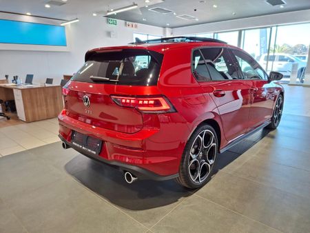 2026-Volkswagen-Golf-8-GTI-20-TSI-DSG_4