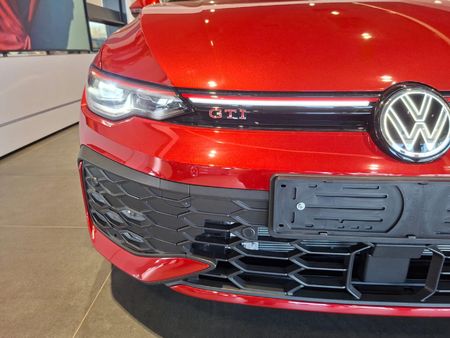 2026-Volkswagen-Golf-8-GTI-20-TSI-DSG_7