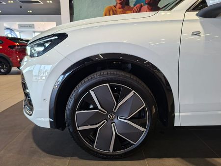 2026-Volkswagen-Tiguan-20-TSI-R-Line-4Motion-Auto_9