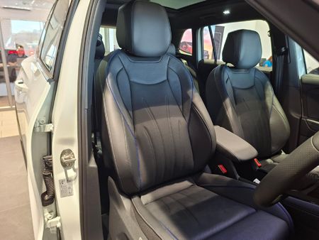 2026-Volkswagen-Tiguan-20-TSI-R-Line-4Motion-Auto_11