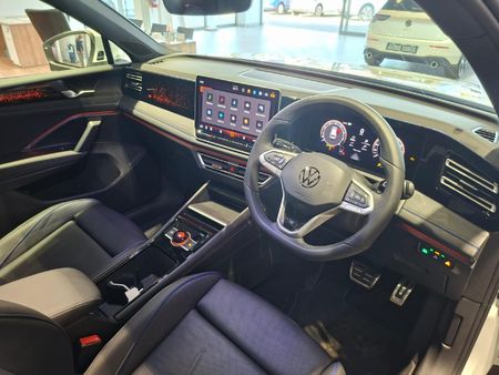 2026-Volkswagen-Tiguan-20-TSI-R-Line-4Motion-Auto_14