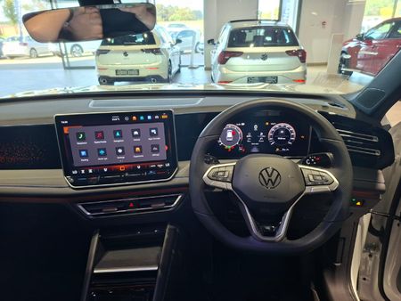 2026-Volkswagen-Tiguan-20-TSI-R-Line-4Motion-Auto_15