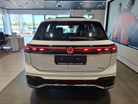 2026-Volkswagen-Tiguan-20-TSI-R-Line-4Motion-Auto_3
