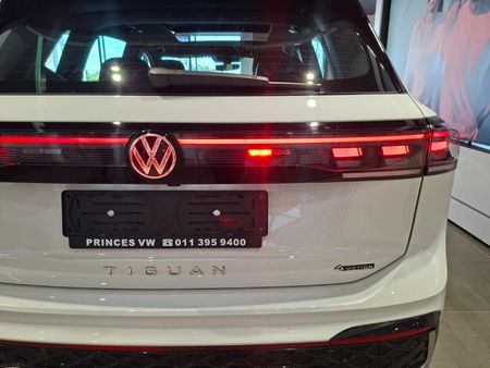 2026-Volkswagen-Tiguan-20-TSI-R-Line-4Motion-Auto_4