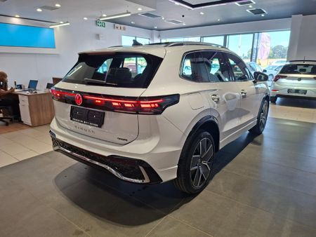 2026-Volkswagen-Tiguan-20-TSI-R-Line-4Motion-Auto_5