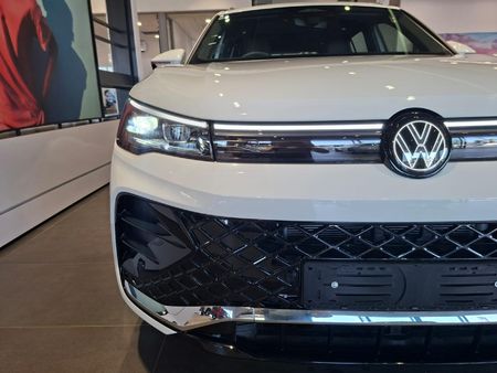 2026-Volkswagen-Tiguan-20-TSI-R-Line-4Motion-Auto_8