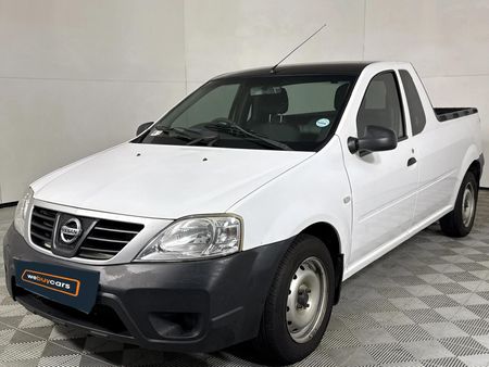 2019-Nissan-NP200-16_0