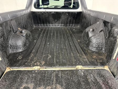 2019-Nissan-NP200-16_10