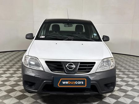 2019-Nissan-NP200-16_12