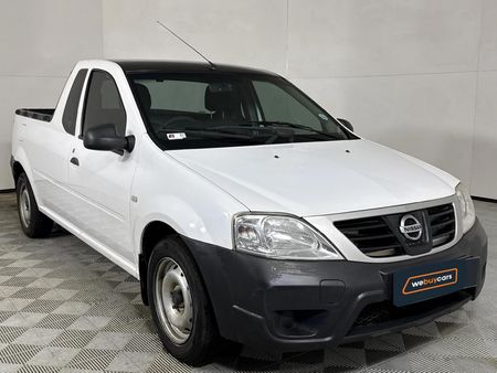 2019-Nissan-NP200-16_13