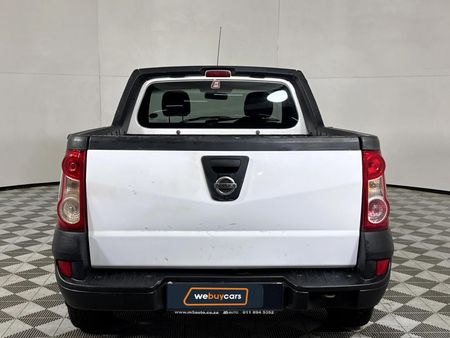 2019-Nissan-NP200-16_15