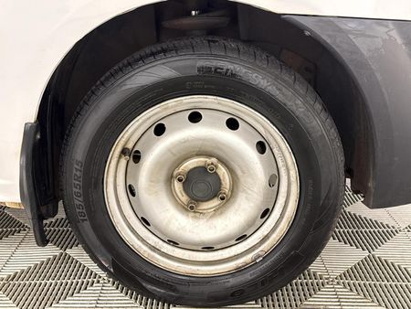 2019-Nissan-NP200-16_3