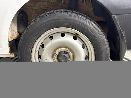 2019-Nissan-NP200-16_4