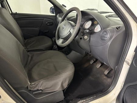 2019-Nissan-NP200-16_7