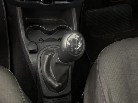 2019-Nissan-NP200-16_8