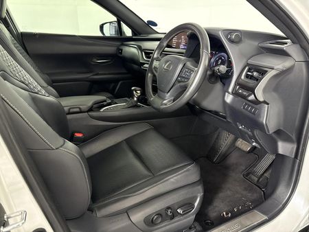 2020-Lexus-UX-250h-EX_9