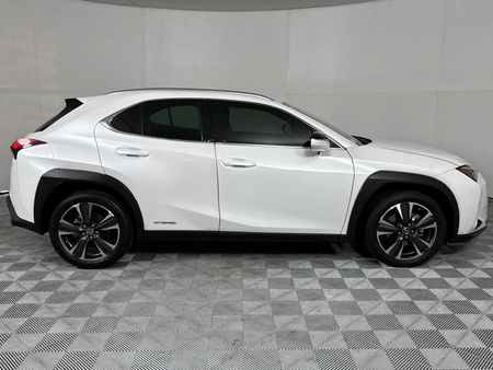 2020-Lexus-UX-250h-EX_16